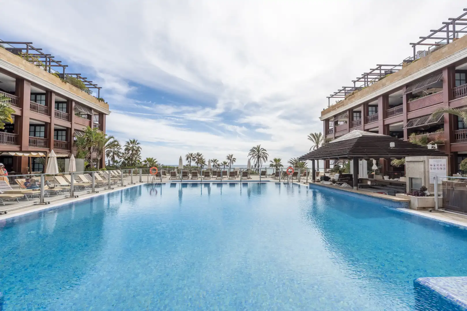 Piscina de Apartamento en venta en Marbella con Terraza, Piscina y Amueblado