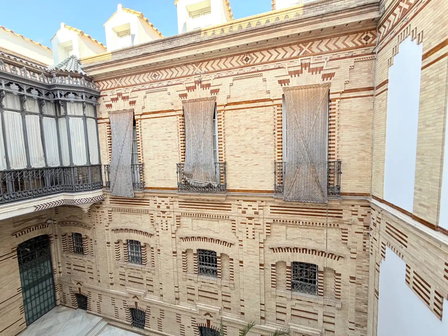 Vista exterior de Pis en venda en Sevilla amb Aire condicionat i Balcó