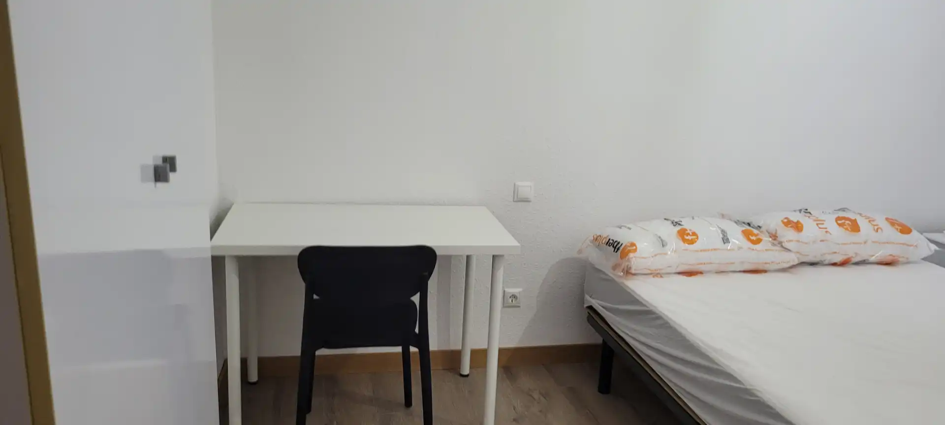 Bedroom of Flat for rent in Cuenca  with Heating, Parquet flooring and Furnished