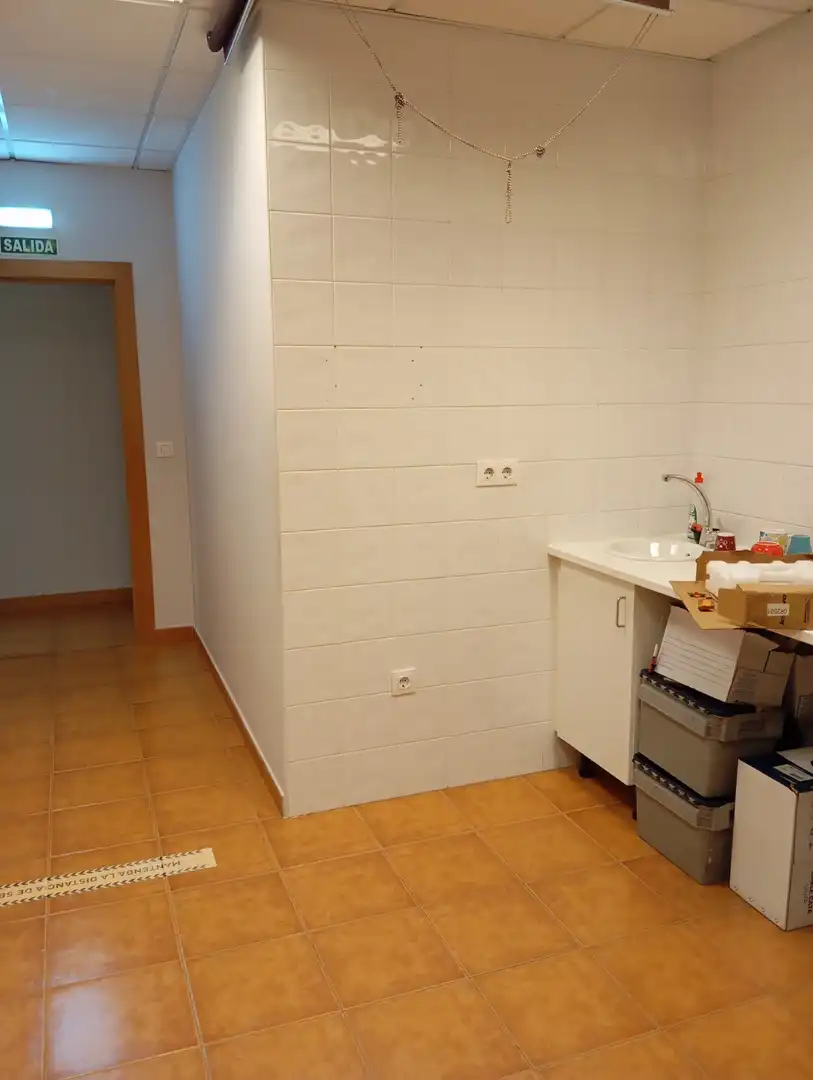 Baño de Oficina de alquiler en Oviedo  con Calefacción