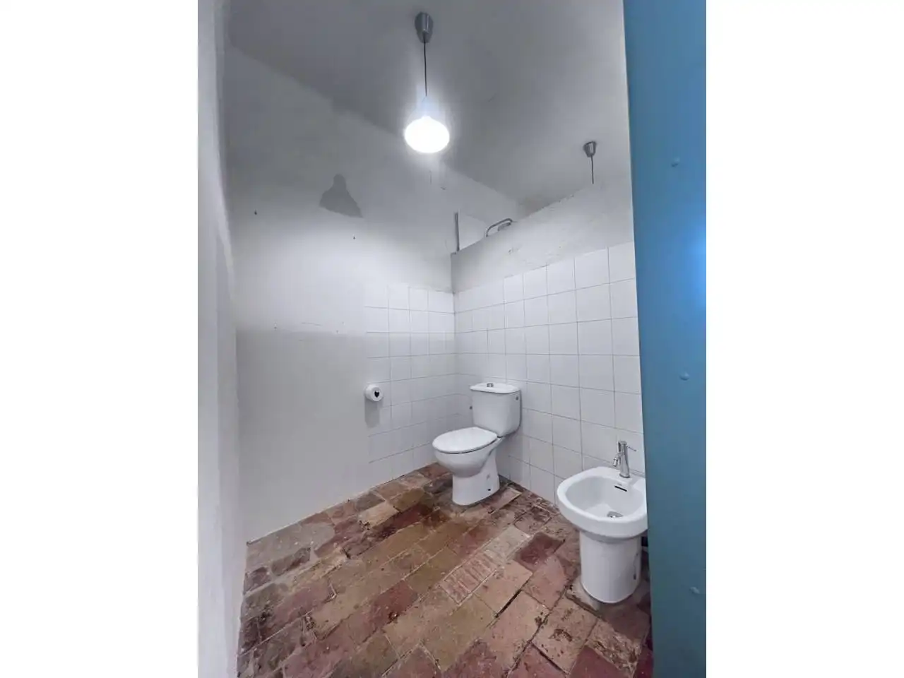 Baño de Casa adosada de alquiler en Avinyonet de Puigventós con Aire acondicionado, Calefacción y Jardín privado