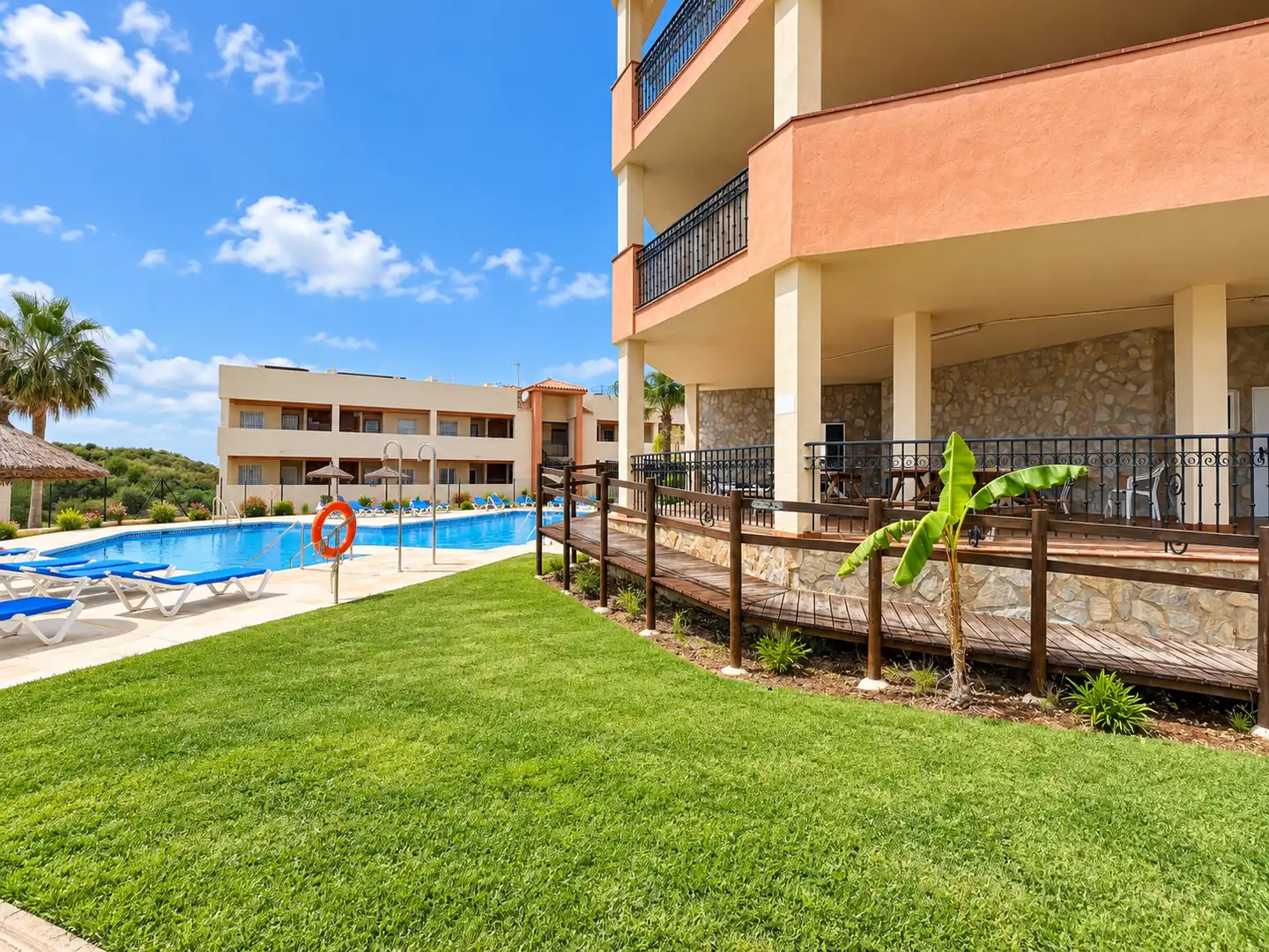 Appartement compact avec piscine à vendre à Paraiso de Riviera