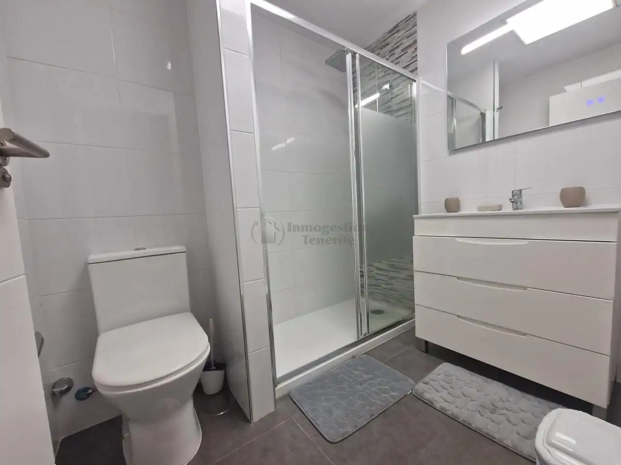 Baño de Piso de alquiler en Arona con Terraza, Amueblado y Internet