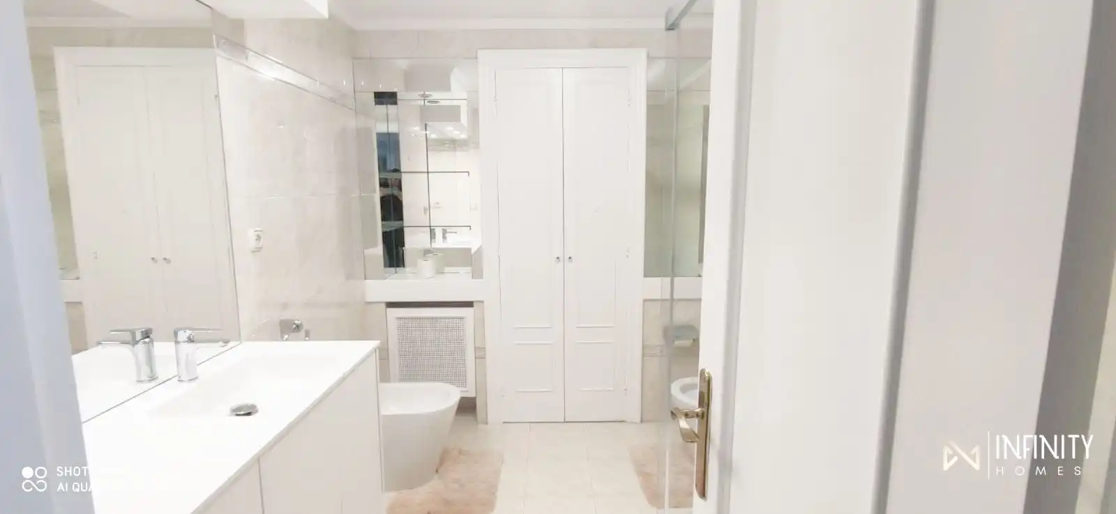 Bany de Apartament de lloguer en Bilbao  amb Aire condicionat, Calefacció i Balcó