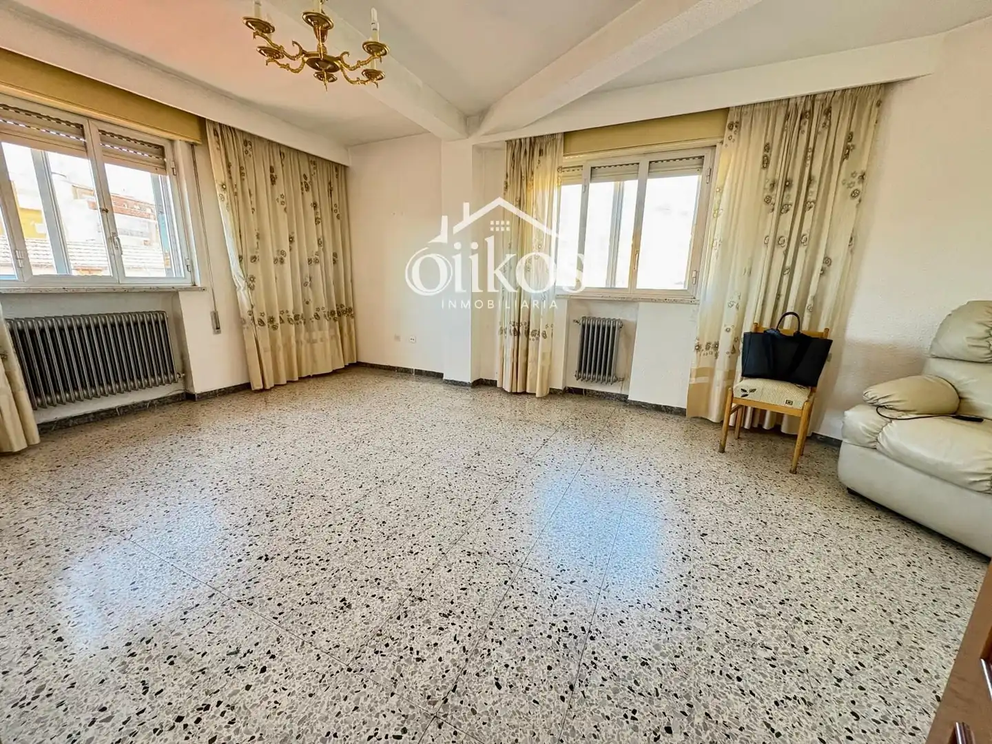 Sala de estar de Ático en venta en Salamanca con Calefacción, Terraza y Balcón