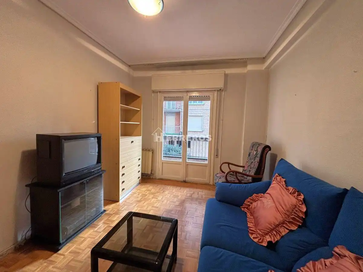 Sala de estar de Piso en venta en  Logroño con Calefacción, Parquet y Terraza