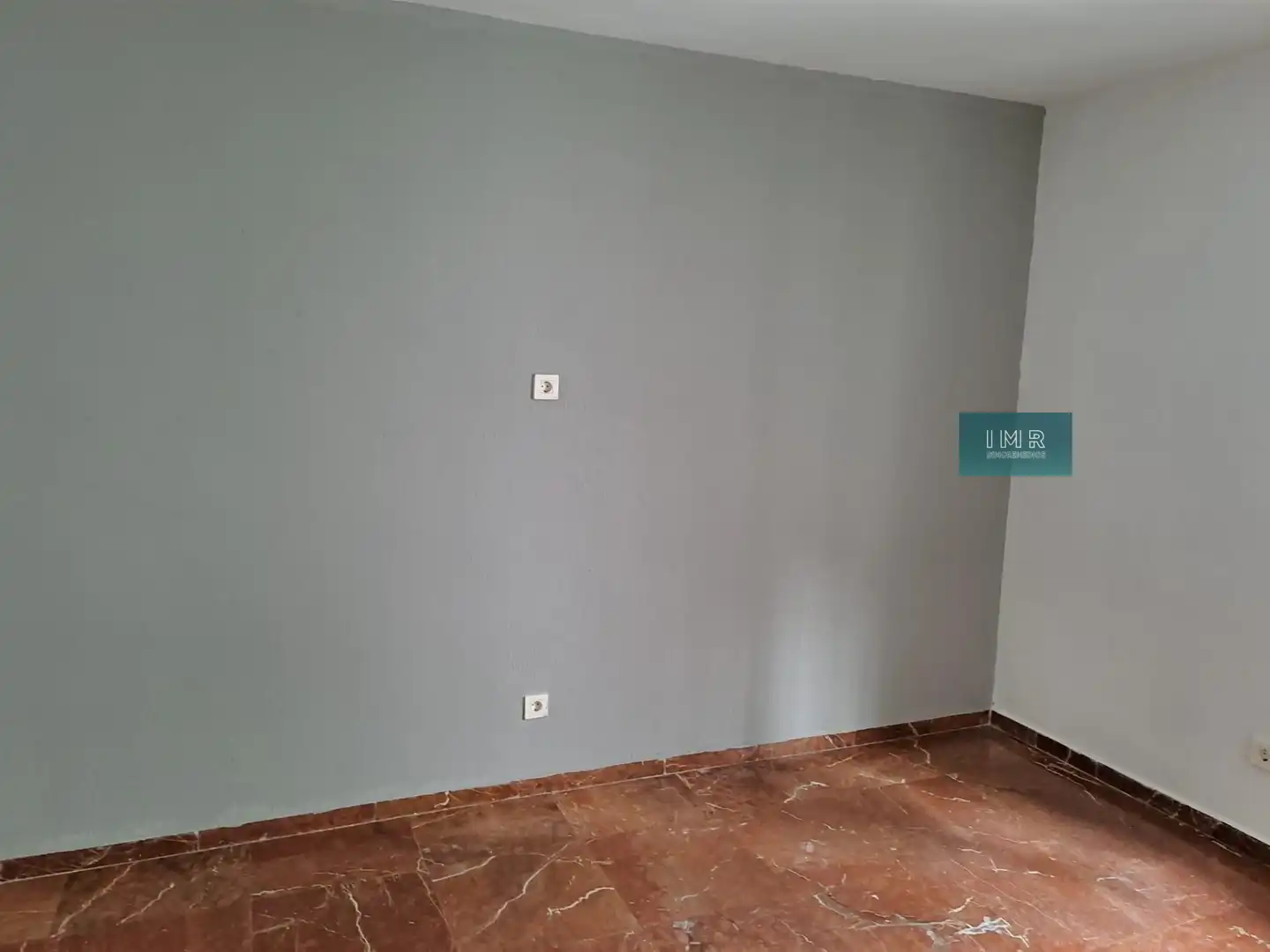 Flat for rent in Sevilla  with Air Conditioner and Storage room