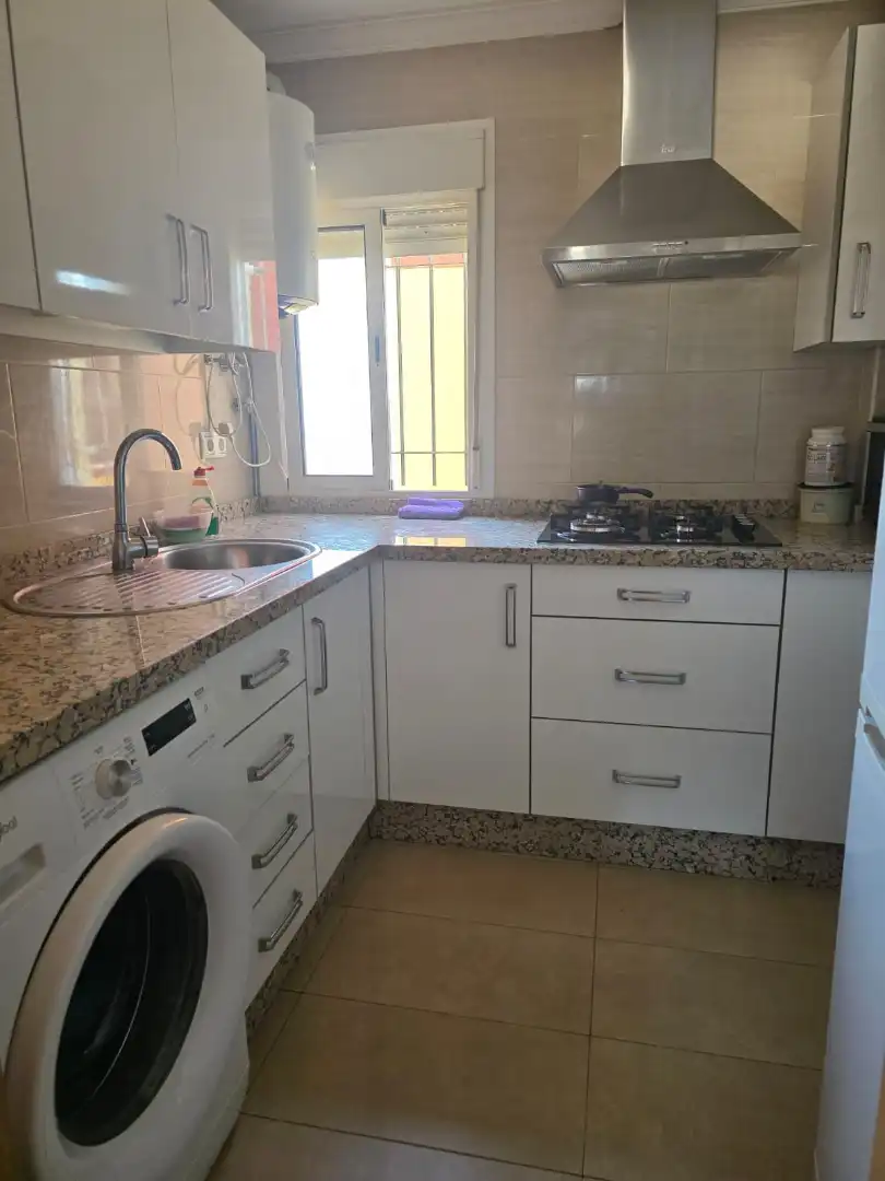 Küche von Wohnung zum Verkauf in Sevilla mit Klimaanlage, Heizung und Ofen