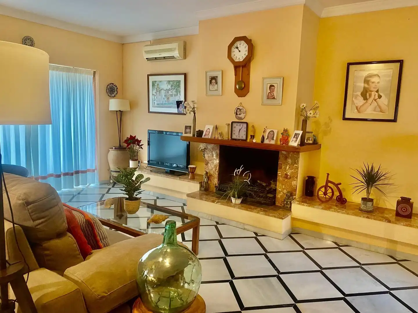 Sala d'estar de Casa o xalet en venda en Sanlúcar de Barrameda amb Jardí privat, Terrassa i Piscina comunitària