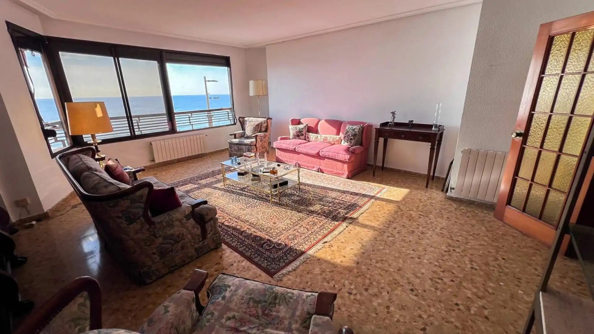 Sala de estar de Apartamento en venta en Alicante / Alacant con Calefacción y Amueblado