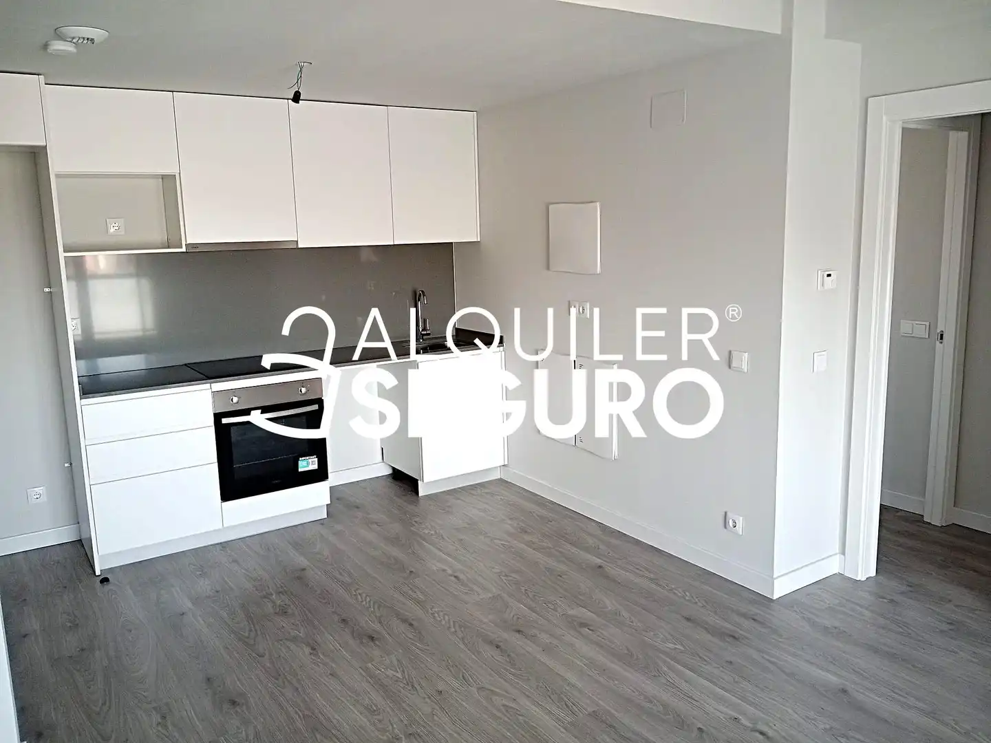 Flat for rent in de Vicente Ferrer , Ciudad de la Comunicación - Arco Ladrillo