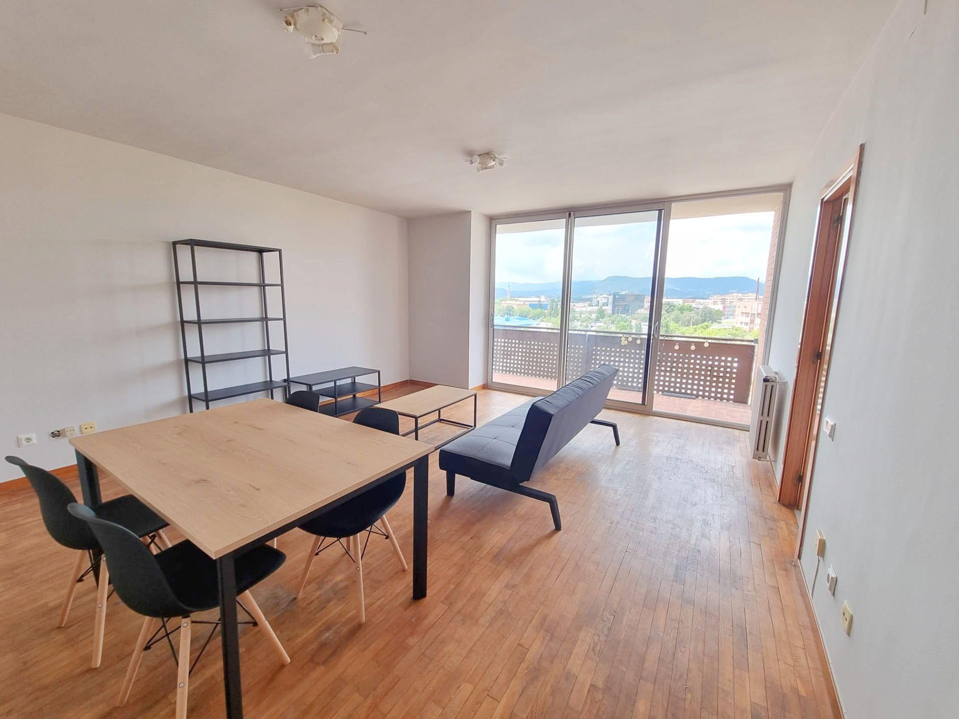 Living room of Flat to rent in Vic  with Parquet flooring, Terrace and Furnished