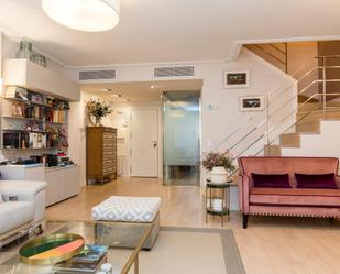 Sala d'estar de Casa adosada en venda en  Zaragoza Capital amb Aire condicionat i Terrassa