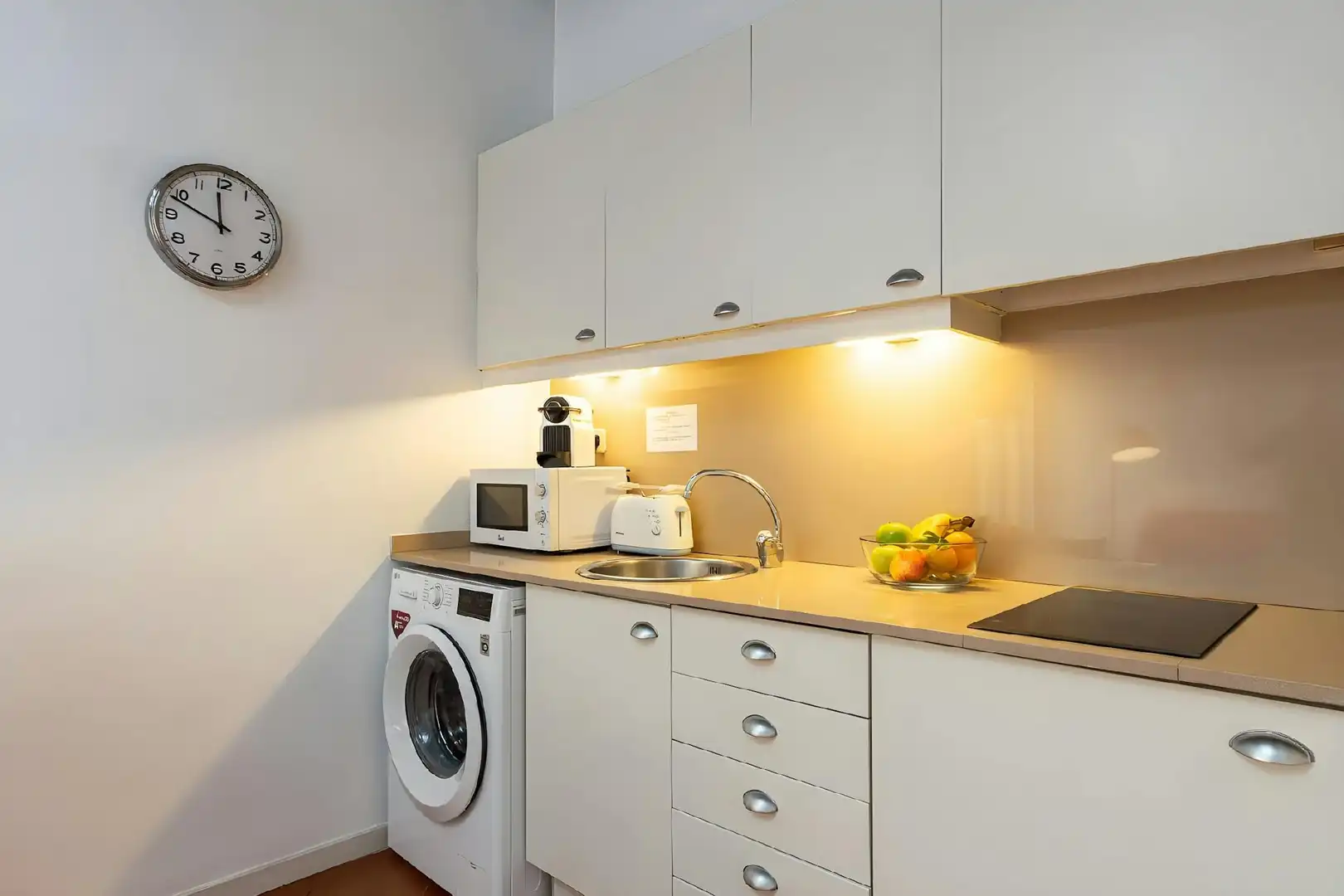 Cocina de Piso de alquiler en Barcelona con Aire acondicionado, Calefacción y Lavadora