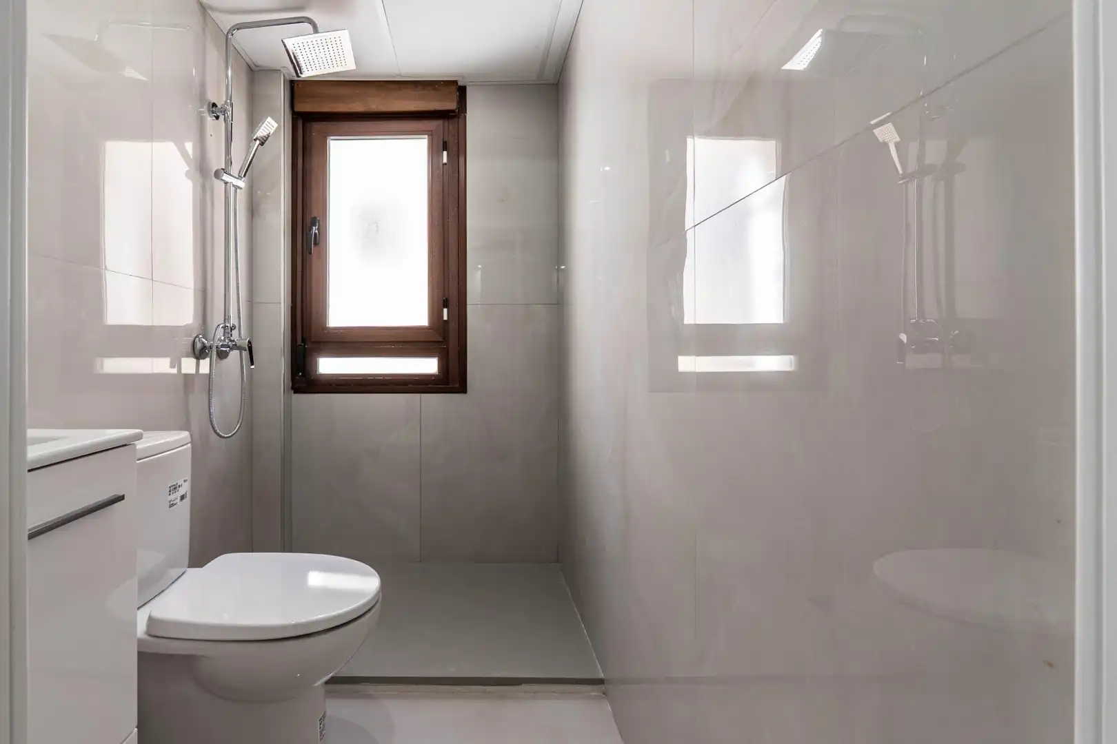 Badezimmer von Wohnung zur Miete in Granada mit Klimaanlage, Heizung und Möbliert