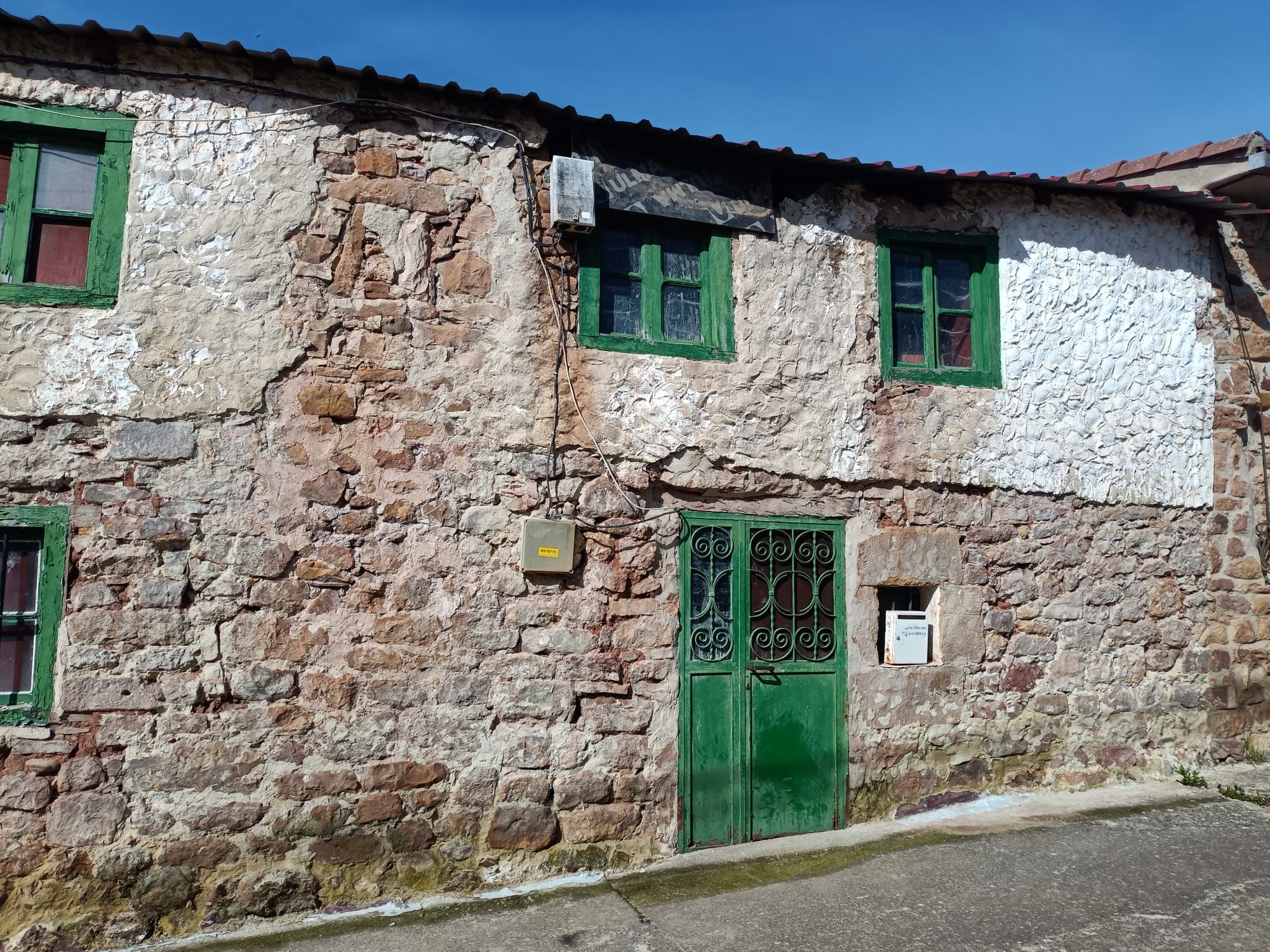 Vista exterior de Casa adosada en venda en Barruelo de Santullán