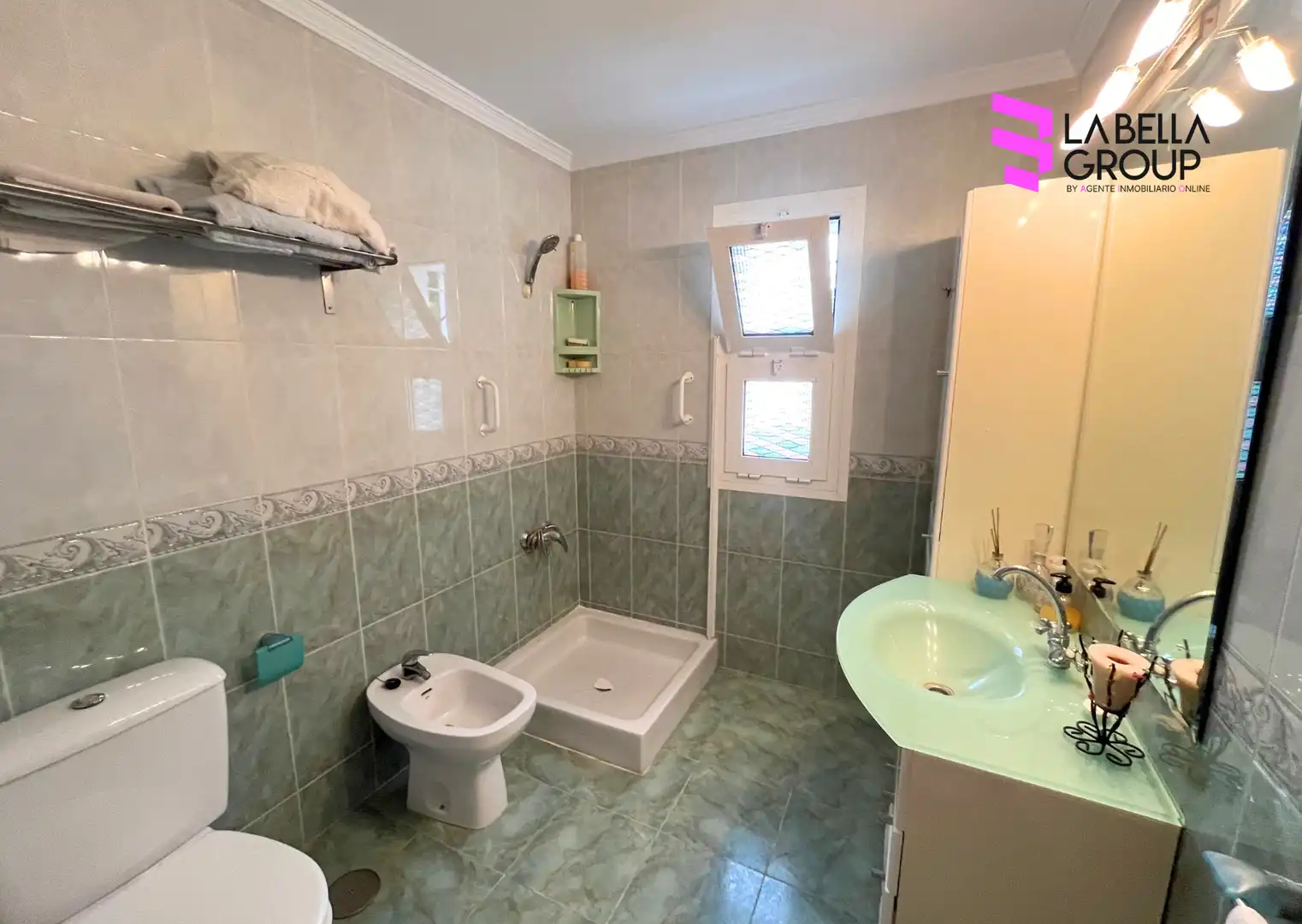Bany de Casa o xalet en venda en Alhaurín de la Torre amb Aire condicionat, Jardí privat i Terrassa