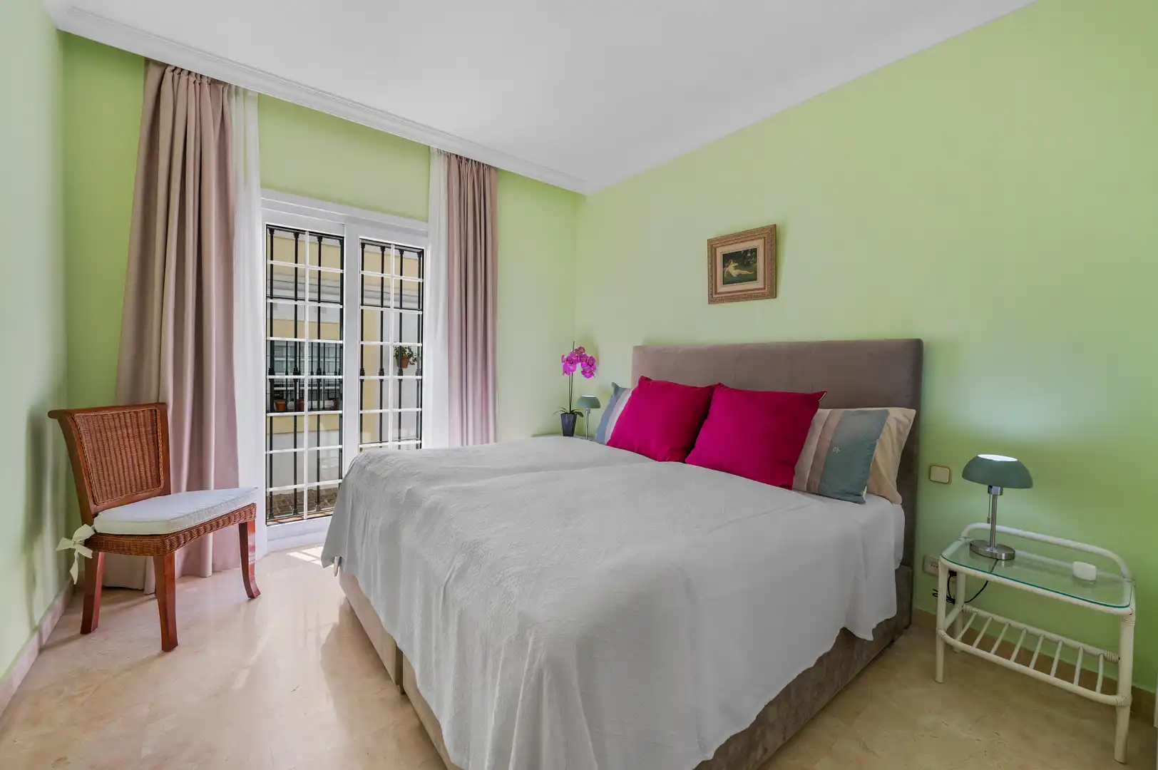 Habitación de Casa adosada en venta en Marbella con Aire acondicionado, Terraza y Piscina