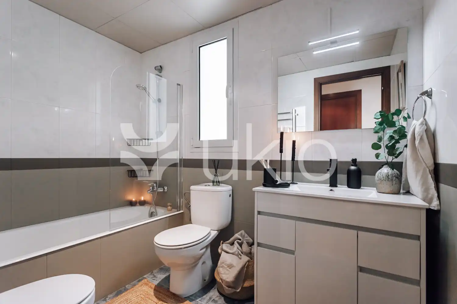 Bany de Apartament de lloguer en Barcelona amb Aire condicionat, Calefacció i Jardí privat