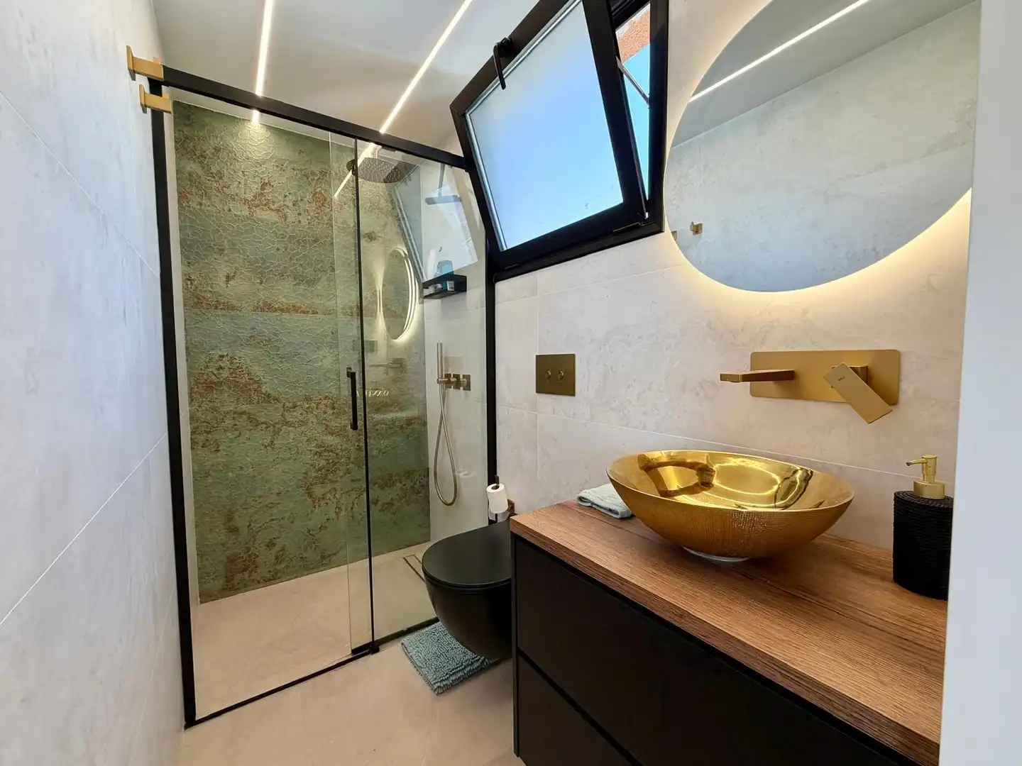 Bathroom of Flat for rent in Roquetas de Mar  with Air Conditioner, Heating and Terrace