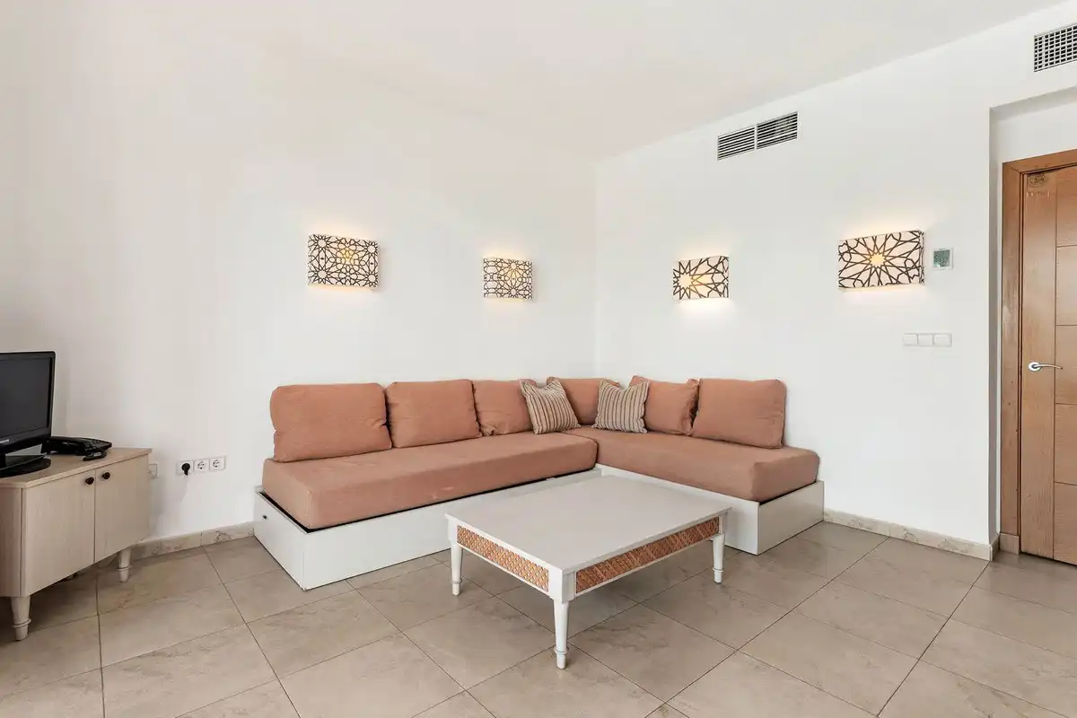 Sala de estar de Apartamento en venta en Manilva con Aire acondicionado, Terraza y Piscina comunitaria