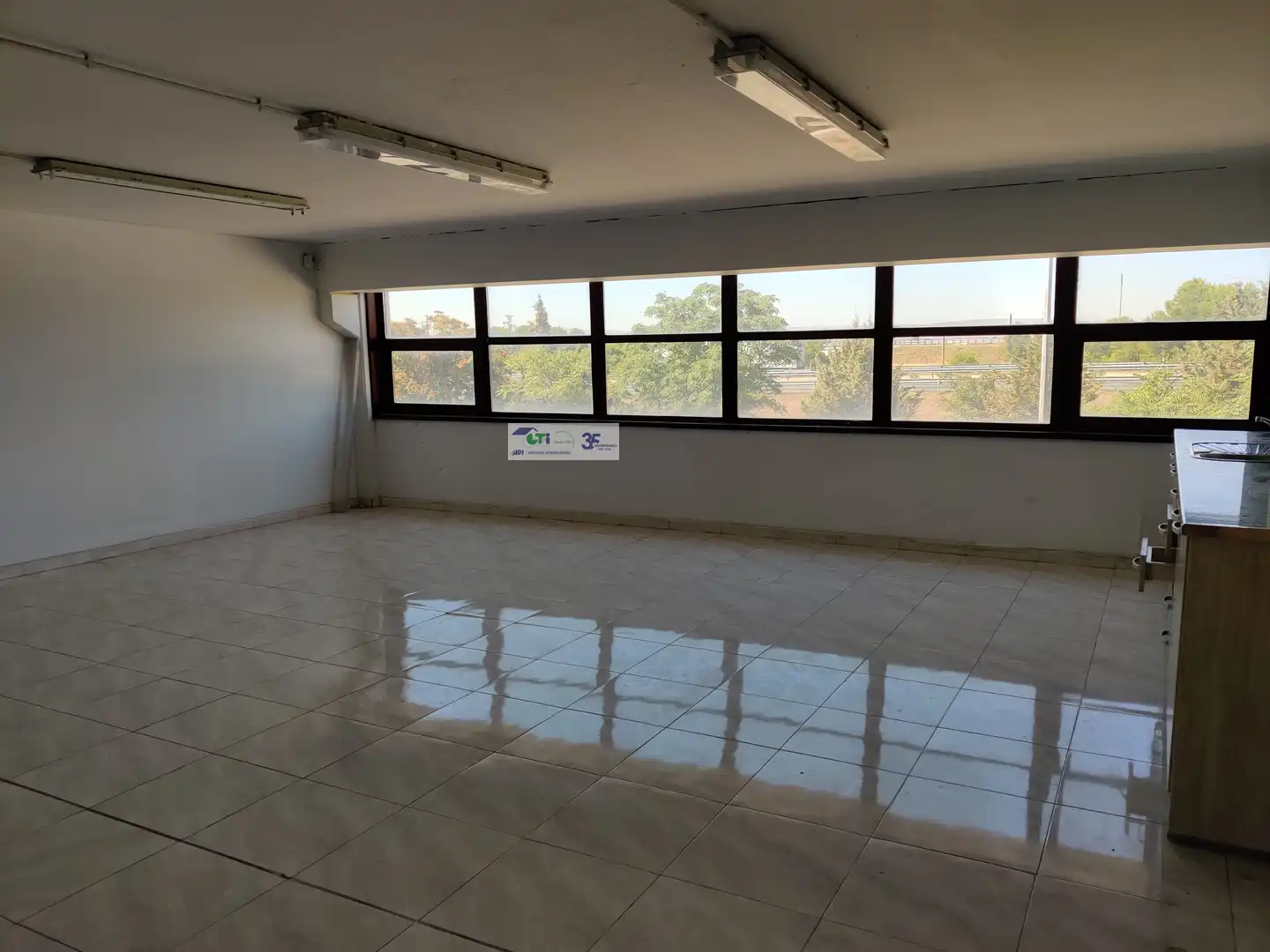 Nave industrial de alquiler en Alfajarín