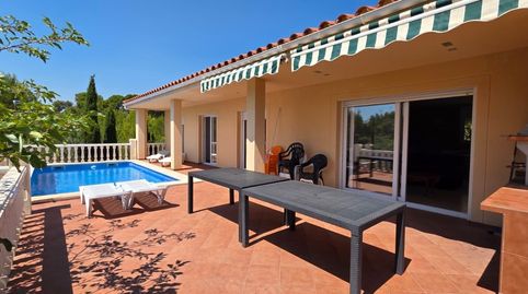 Chalet de reciente construcción con piscina y gran parcela a solo 800 metros del mar, imatge 5