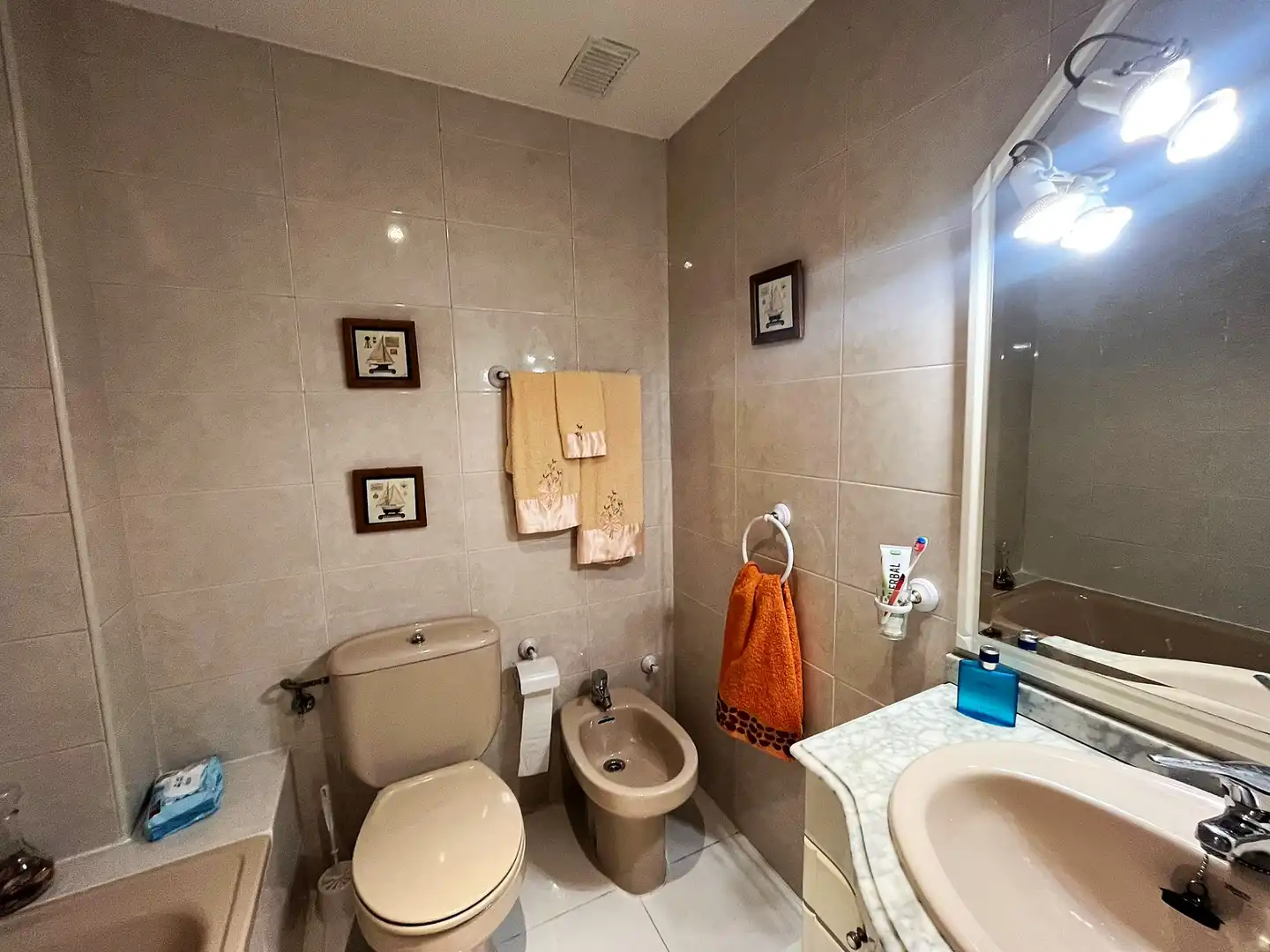 Badezimmer von Dachboden zum Verkauf in Fuenlabrada mit Klimaanlage, Heizung und Terrasse