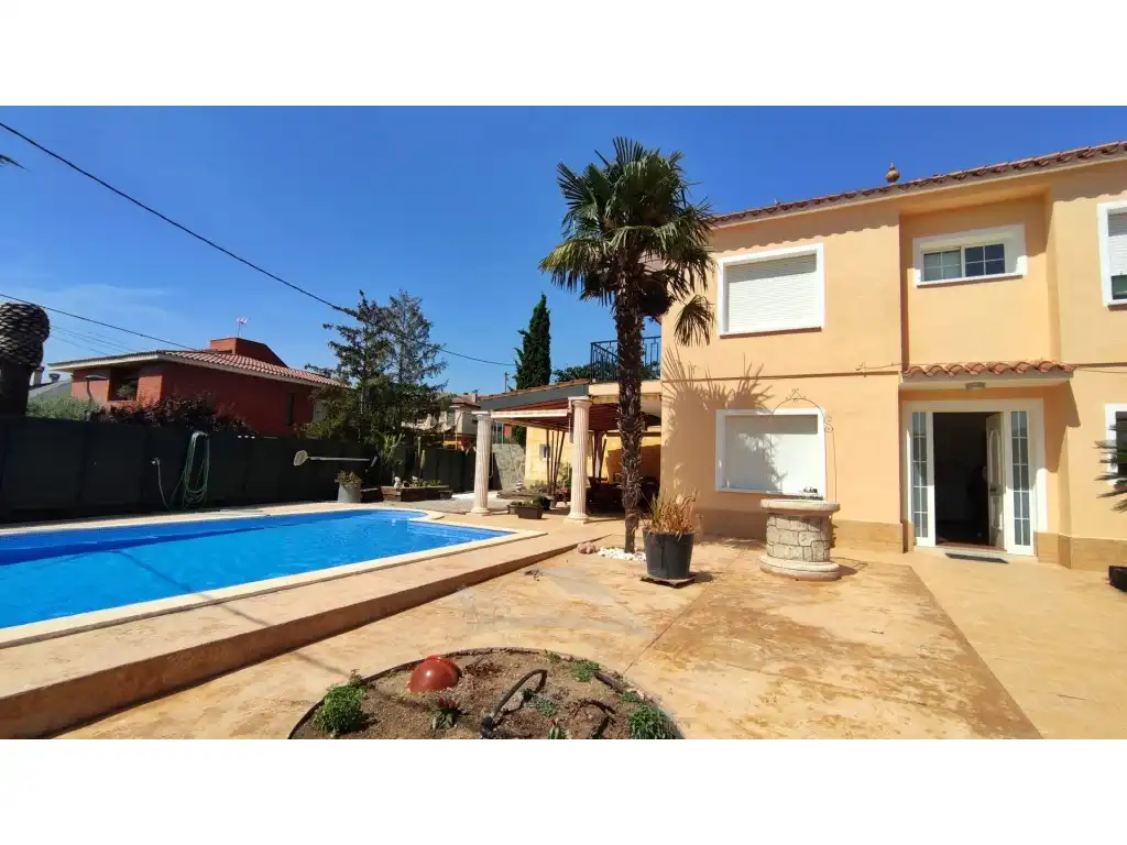 Casa amb piscina en venda a Valls, imagen 3