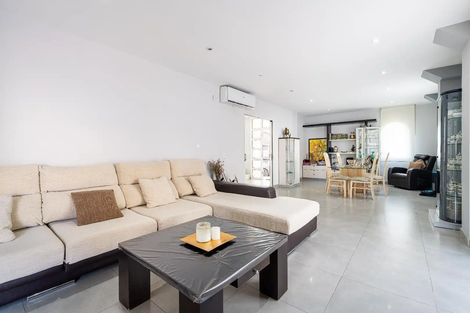 Living room of Houses for sale in Roquetas de Mar  with Air Conditioner, Private garden and Terrace