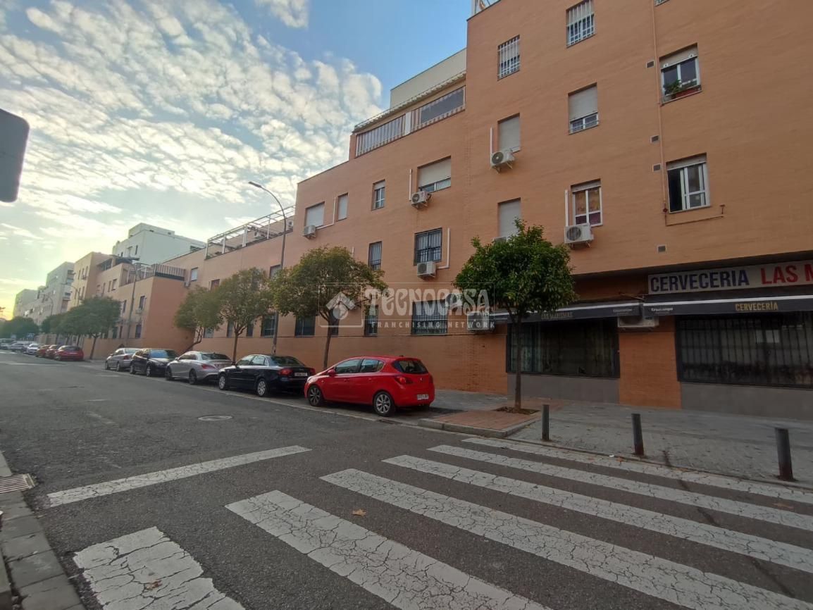 Vista exterior de Pis en venda en  Sevilla Capital