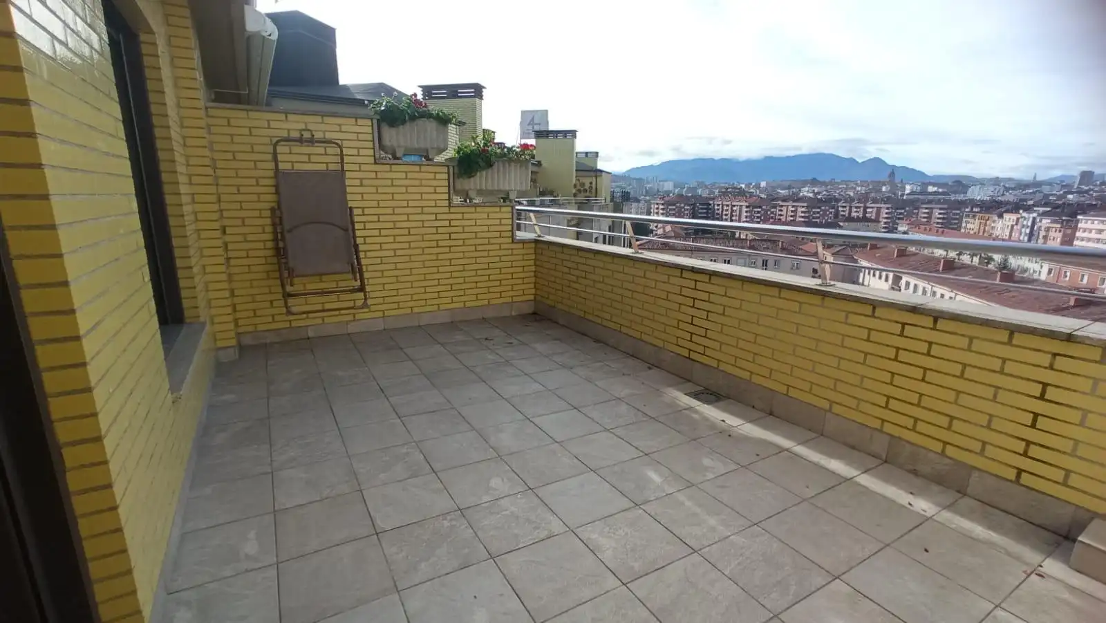 Terraza de Ático de alquiler en Oviedo  con Calefacción, Terraza y Trastero