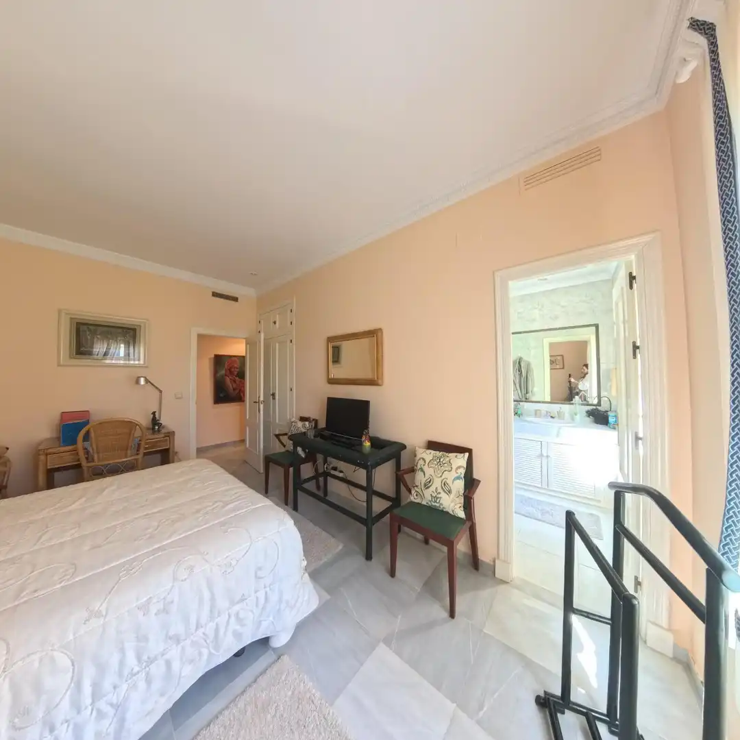 Dormitori de Casa o xalet en venda en Chiclana de la Frontera amb Aire condicionat, Jardí privat i Traster