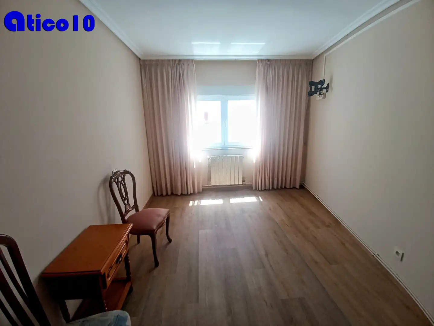 Wohnzimmer von Wohnung zur Miete in Oviedo  mit Heizung, Möbliert und Ofen