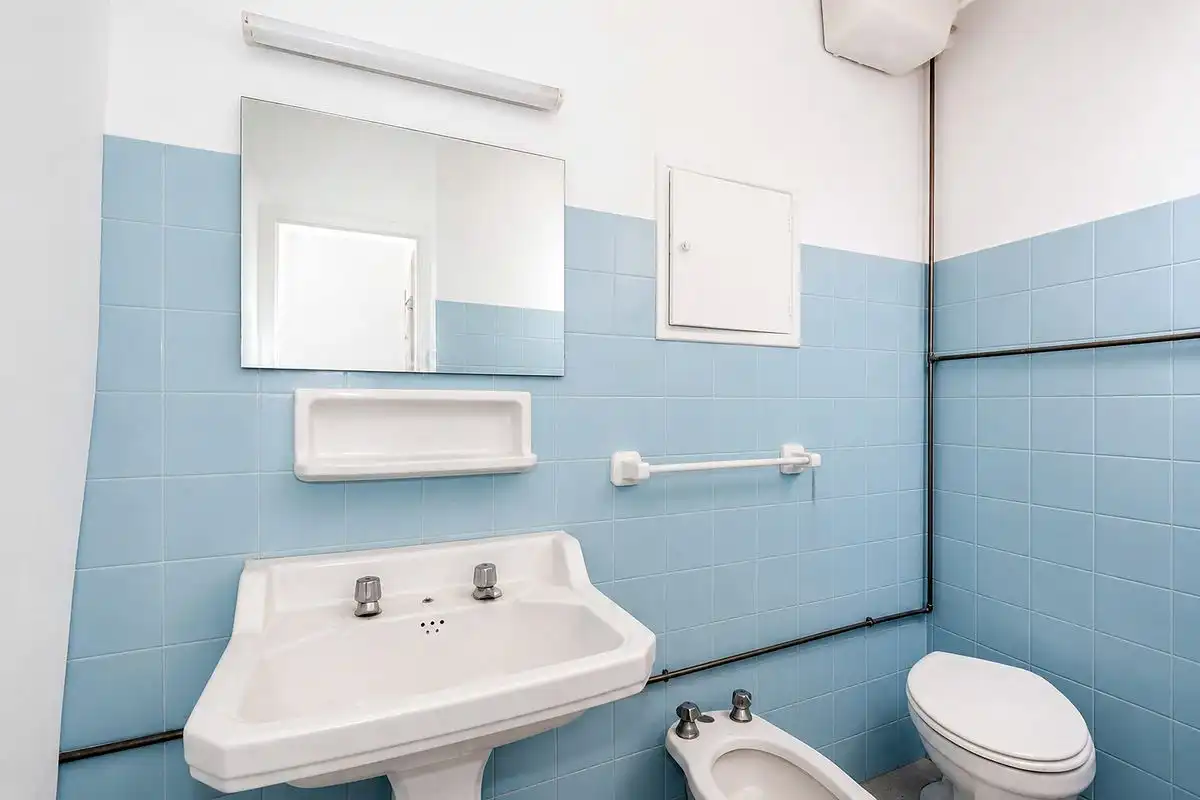 Bathroom of Flat for sale in Sevilla  with Heating, Terrace and Balcony