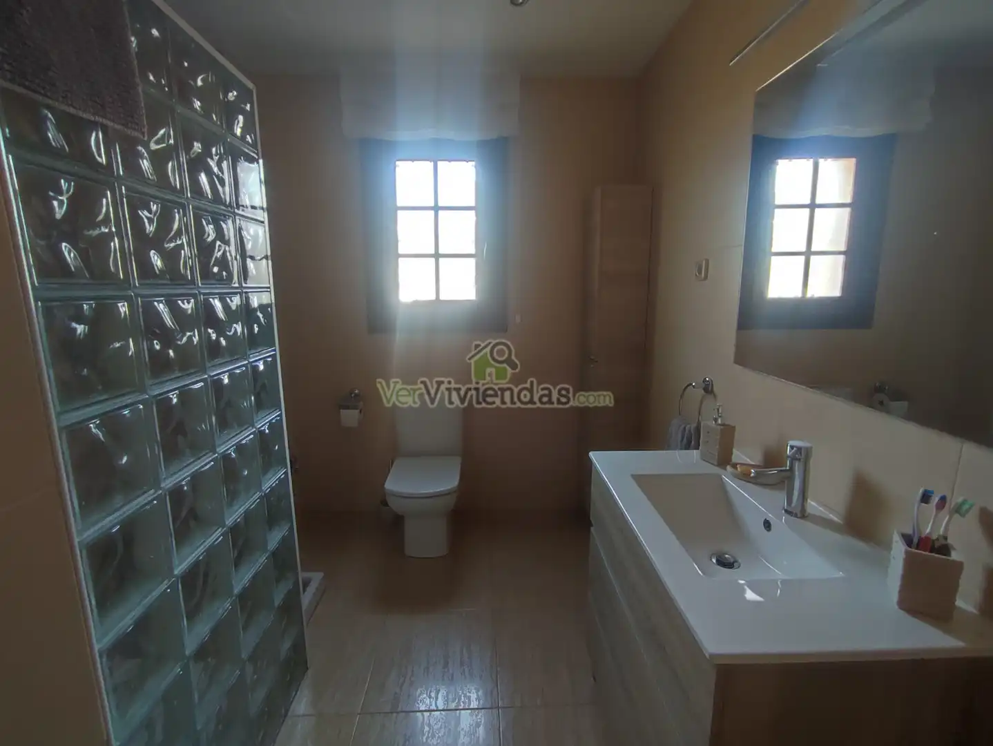 Baño de Casa o chalet en venta en Vallirana con Aire acondicionado, Calefacción y Jardín privado