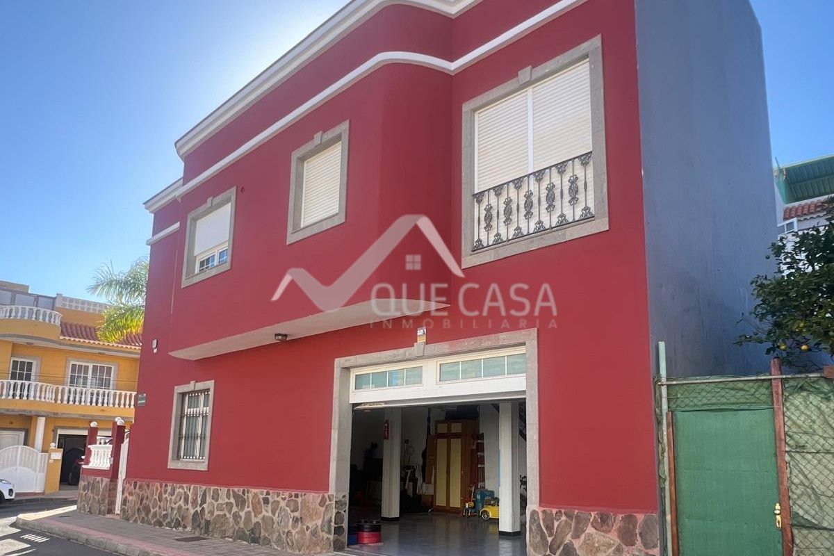 Vista exterior de Dúplex en venda en Ingenio amb Aire condicionat i Moblat
