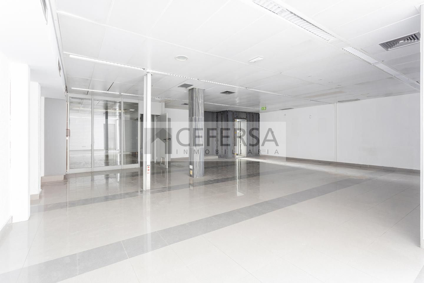 Local de lloguer a Carrer dels Vergós, Les Tres Torres