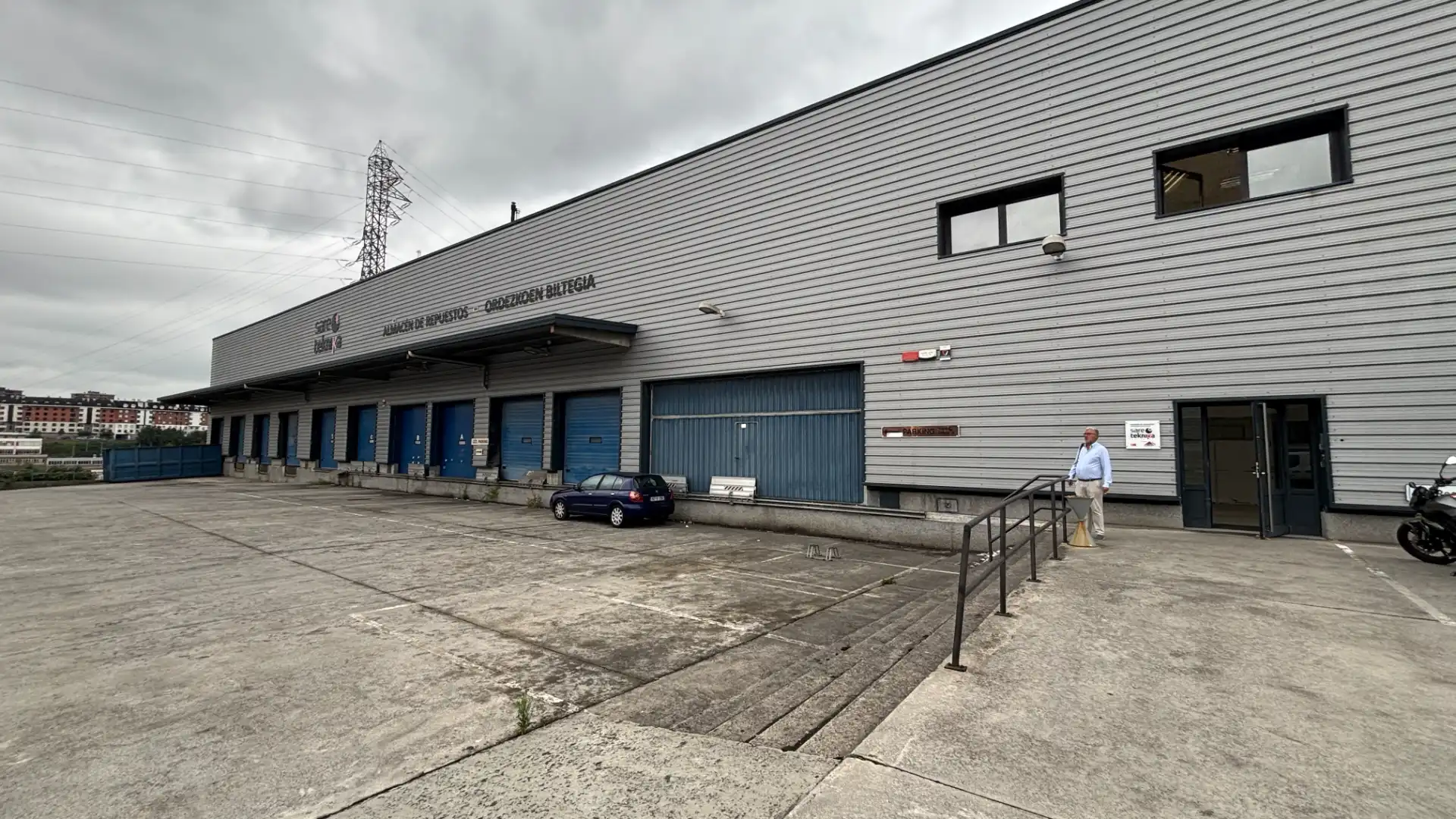 Vista exterior de Nave industrial de alquiler en Etxebarri con Calefacción y Alarma