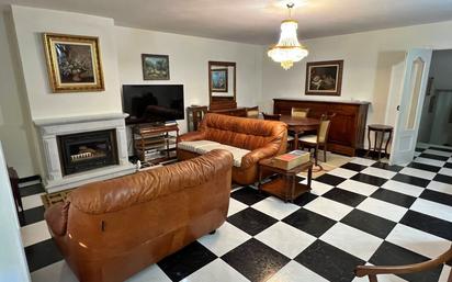 Sala d'estar de Casa adosada en venda en Arganda del Rey amb Aire condicionat i Traster