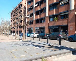 Vista exterior de Local en venda en Sant Joan Despí amb Aire condicionat