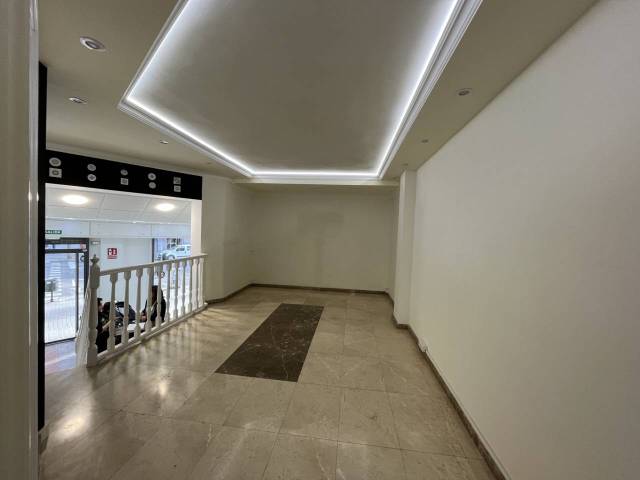 Local comercial en Alquiler en Calle felipe II en El Congrés i els Indians