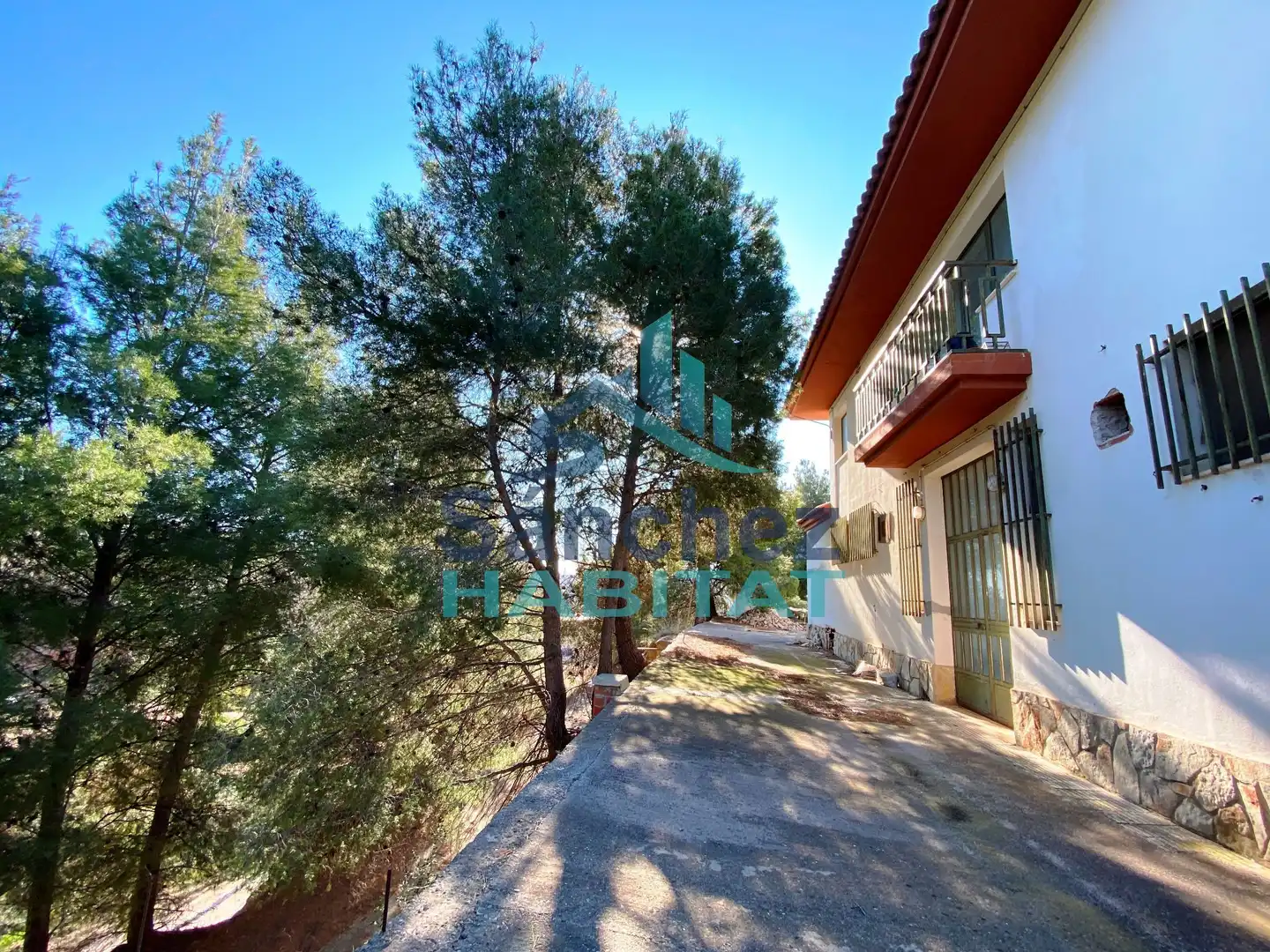 Exterior view of Industrial buildings for sale in Chelva