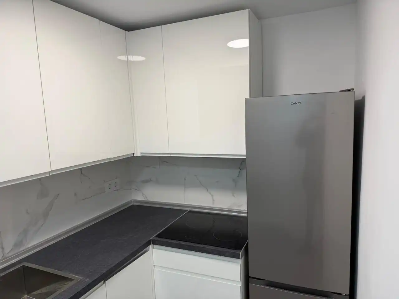 Cuina de Planta baixa de lloguer en Madrid amb Aire condicionat i Moblat