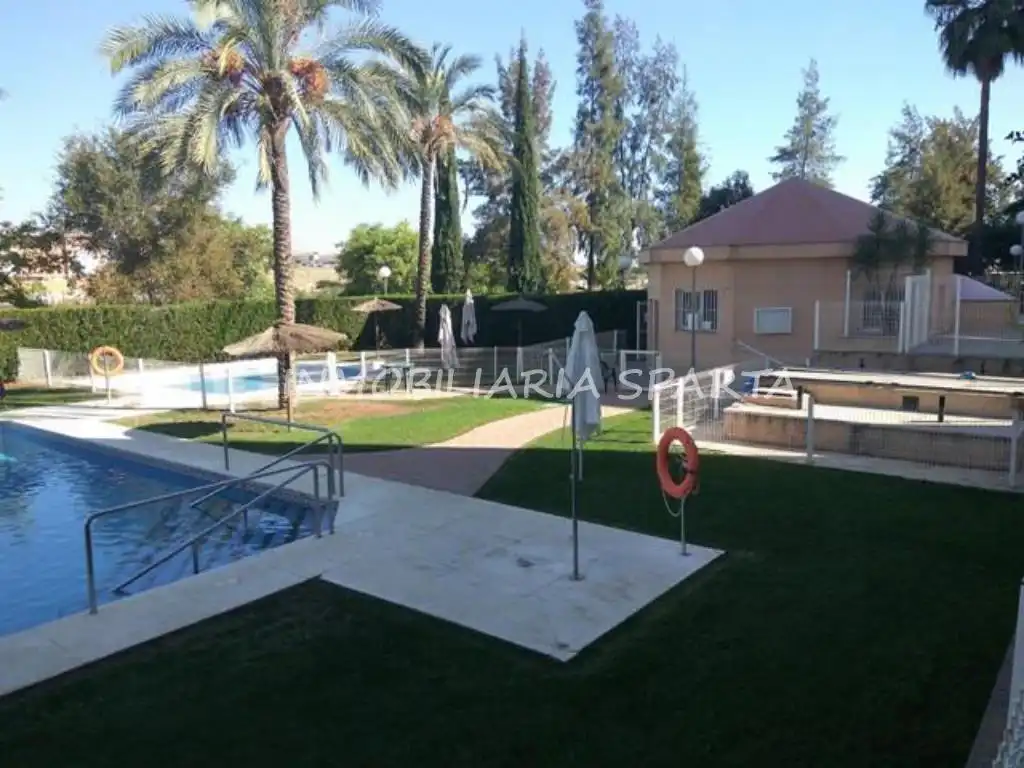 Wohnung zur Miete in Avenida Clara Campoamor, Barrio Alto