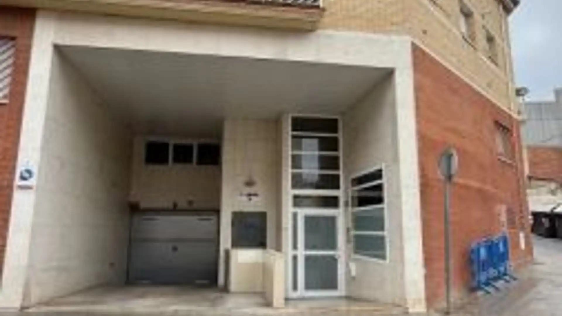 Vista exterior de Apartament en venda en Rubí