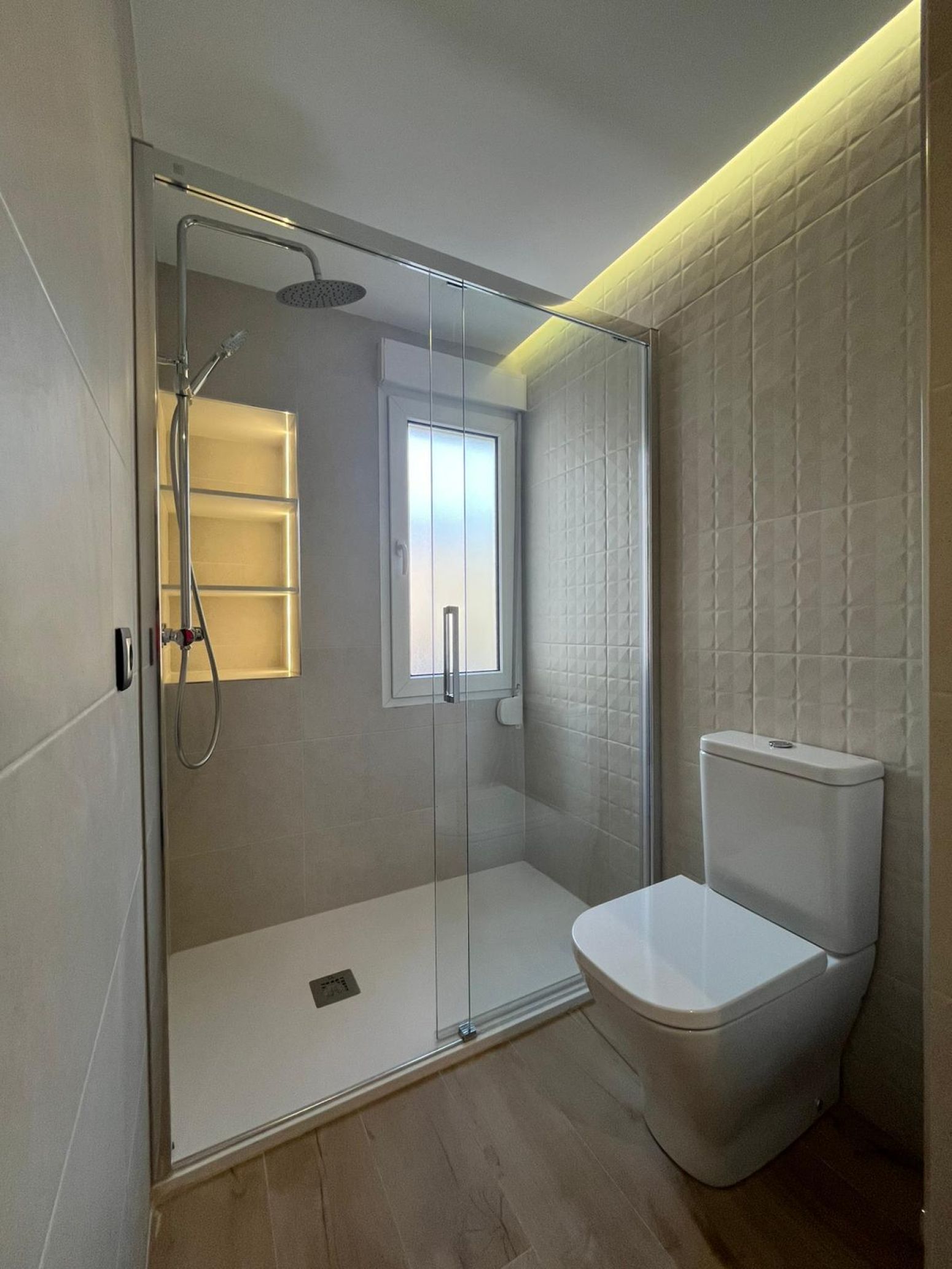 Baño de Piso en venta en Avilés con Calefacción, Jardín privado y Domótica