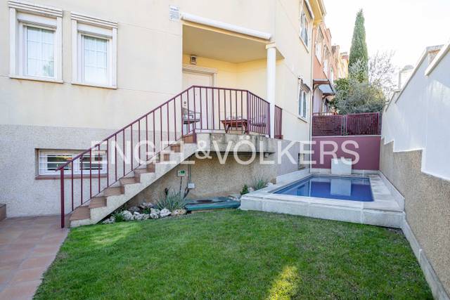 Casa-chalet en Venta en Calle Bahia de Santander en Corralejos - Campo de las Naciones