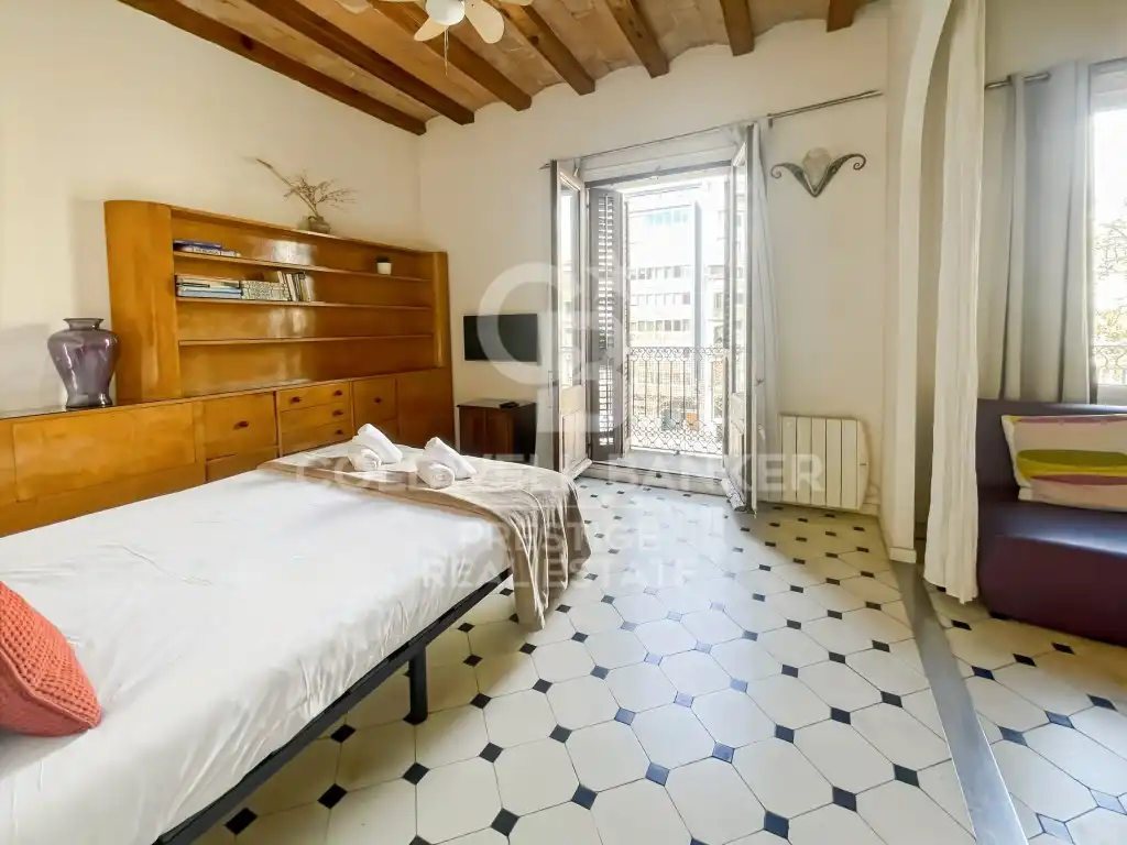 Dormitori de Àtic en venda en Barcelona amb Aire condicionat, Terrassa i Rentadora