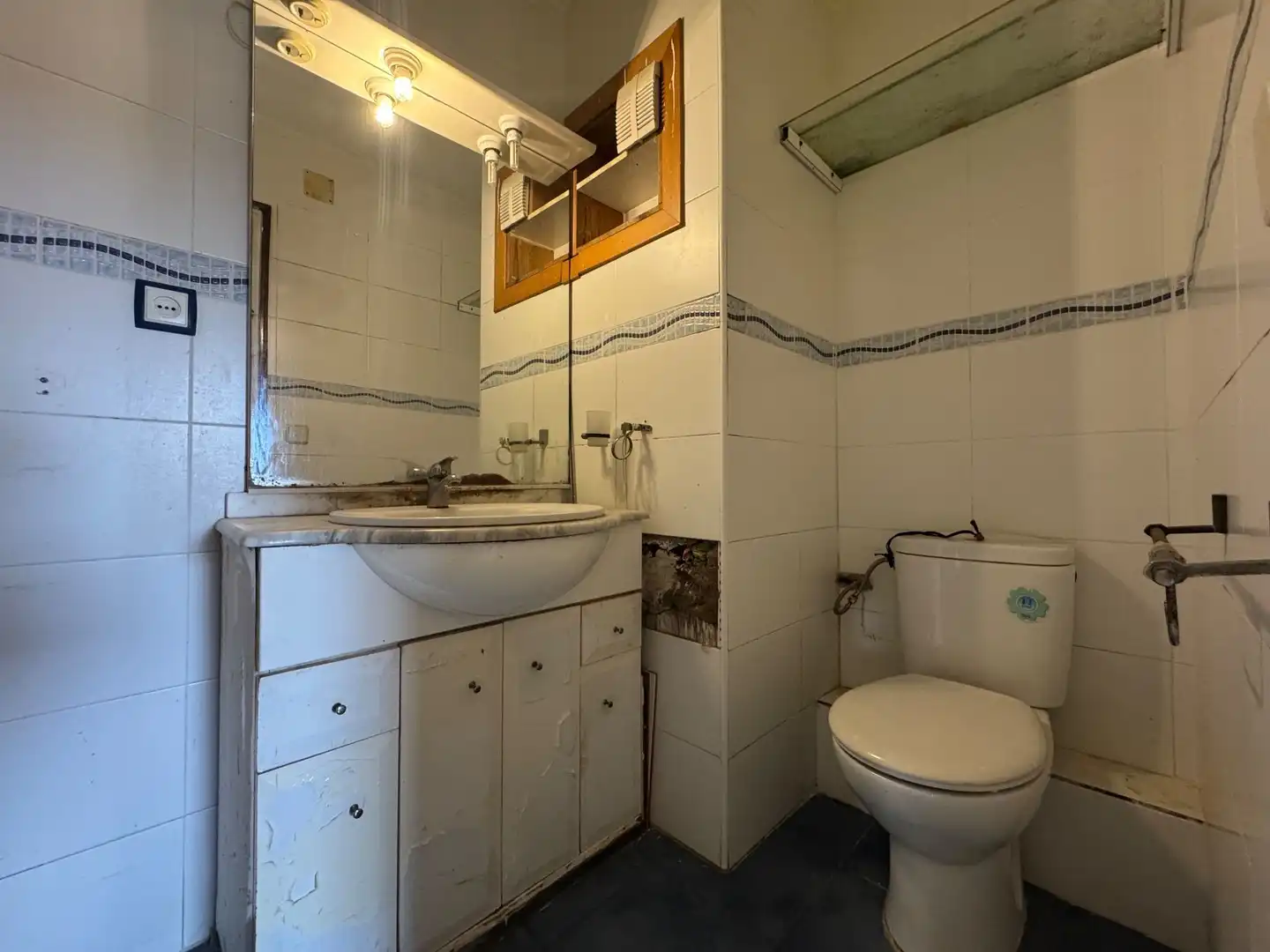 Bathroom of Flat for sale in Salt